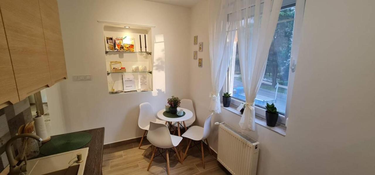 Cili Apartman Eger Lägenhet Exteriör bild